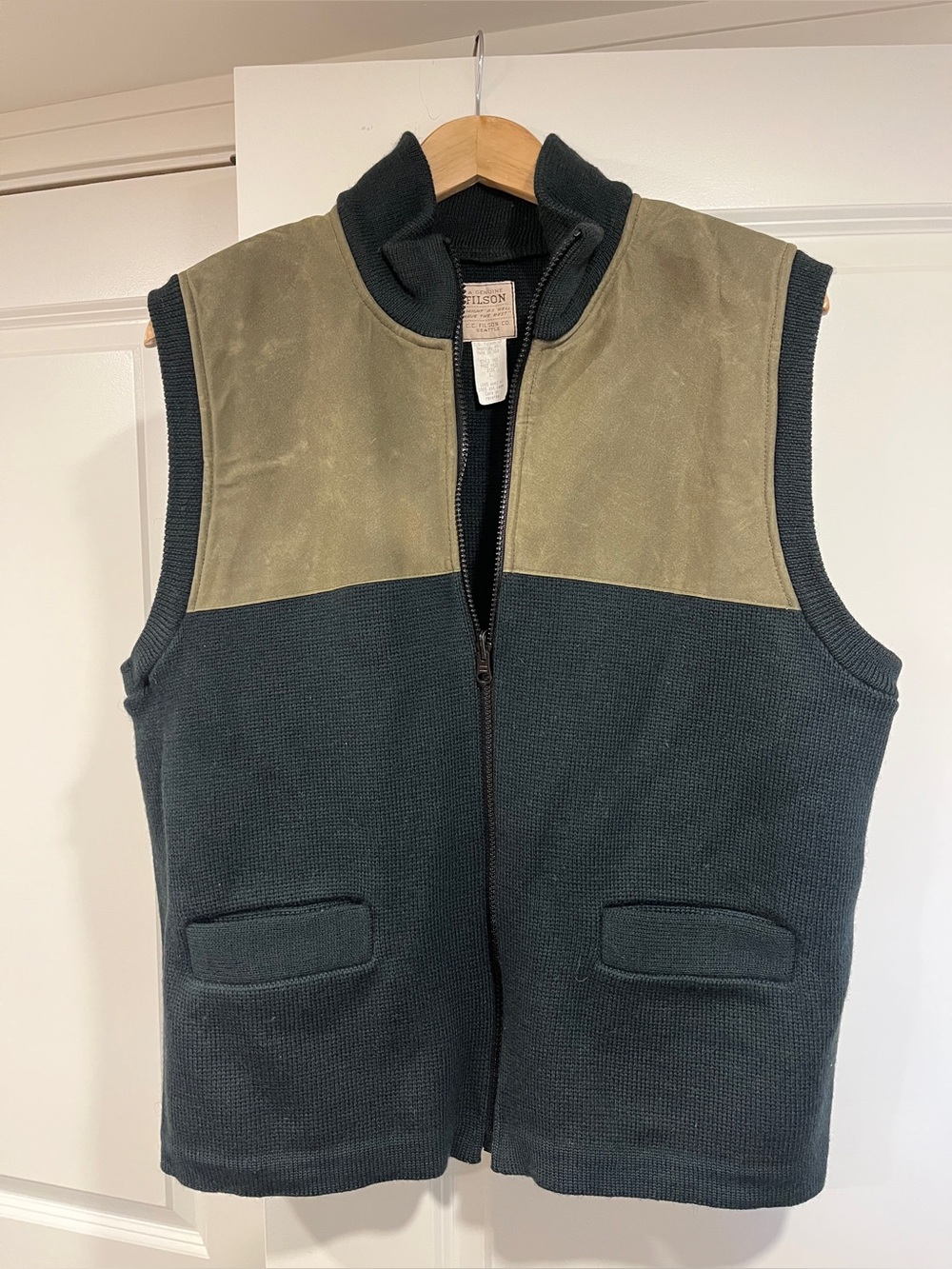 Filson Wool Guide / Waterfowl Sweater Vest - 100% Wool - Style 705 - Large